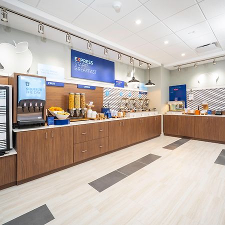 Holiday Inn Express & Suites - Fort Myers Airport By Ihg Екстериор снимка