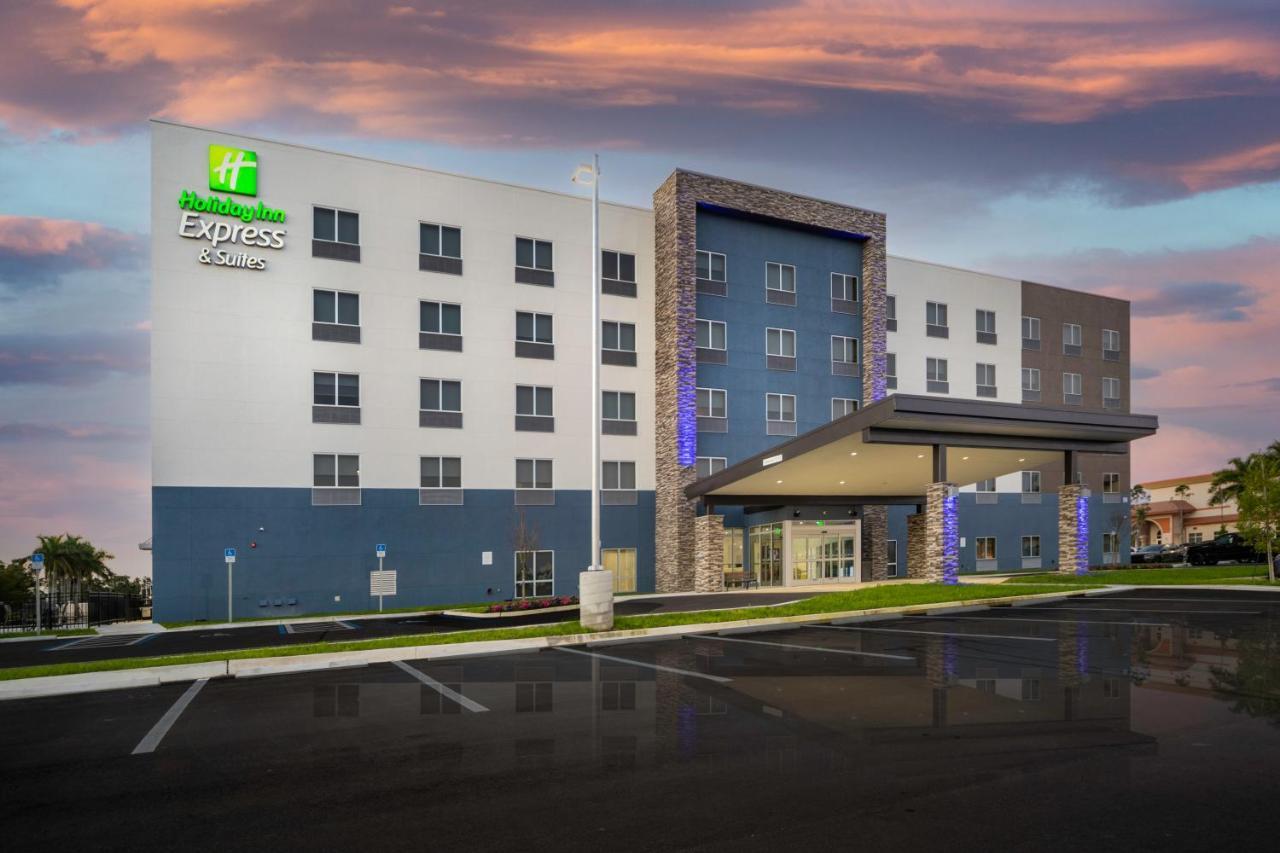 Holiday Inn Express & Suites - Fort Myers Airport By Ihg Екстериор снимка