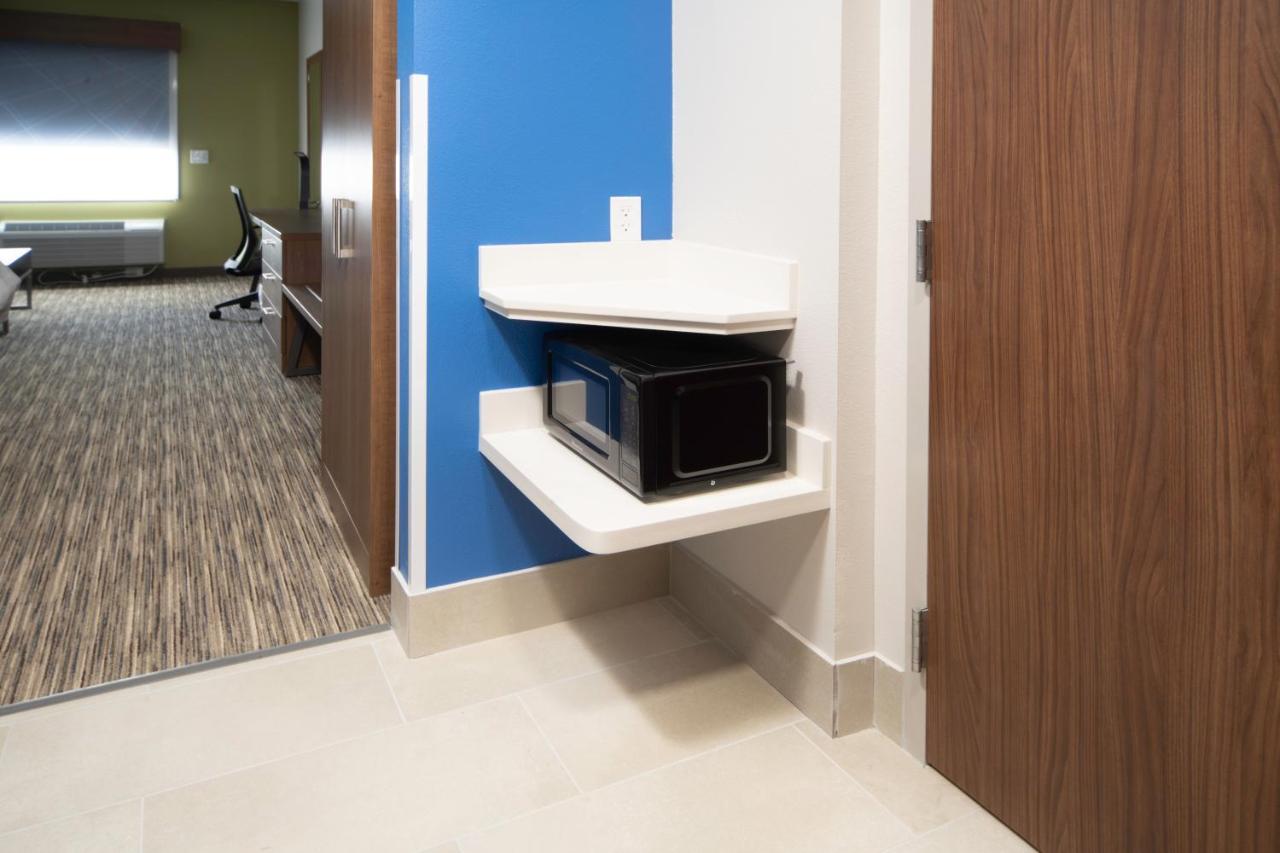 Holiday Inn Express & Suites - Fort Myers Airport By Ihg Екстериор снимка