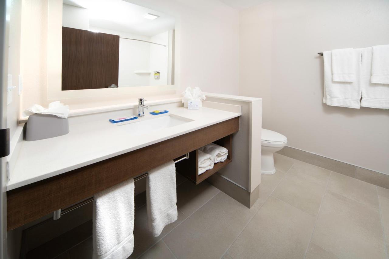 Holiday Inn Express & Suites - Fort Myers Airport By Ihg Екстериор снимка
