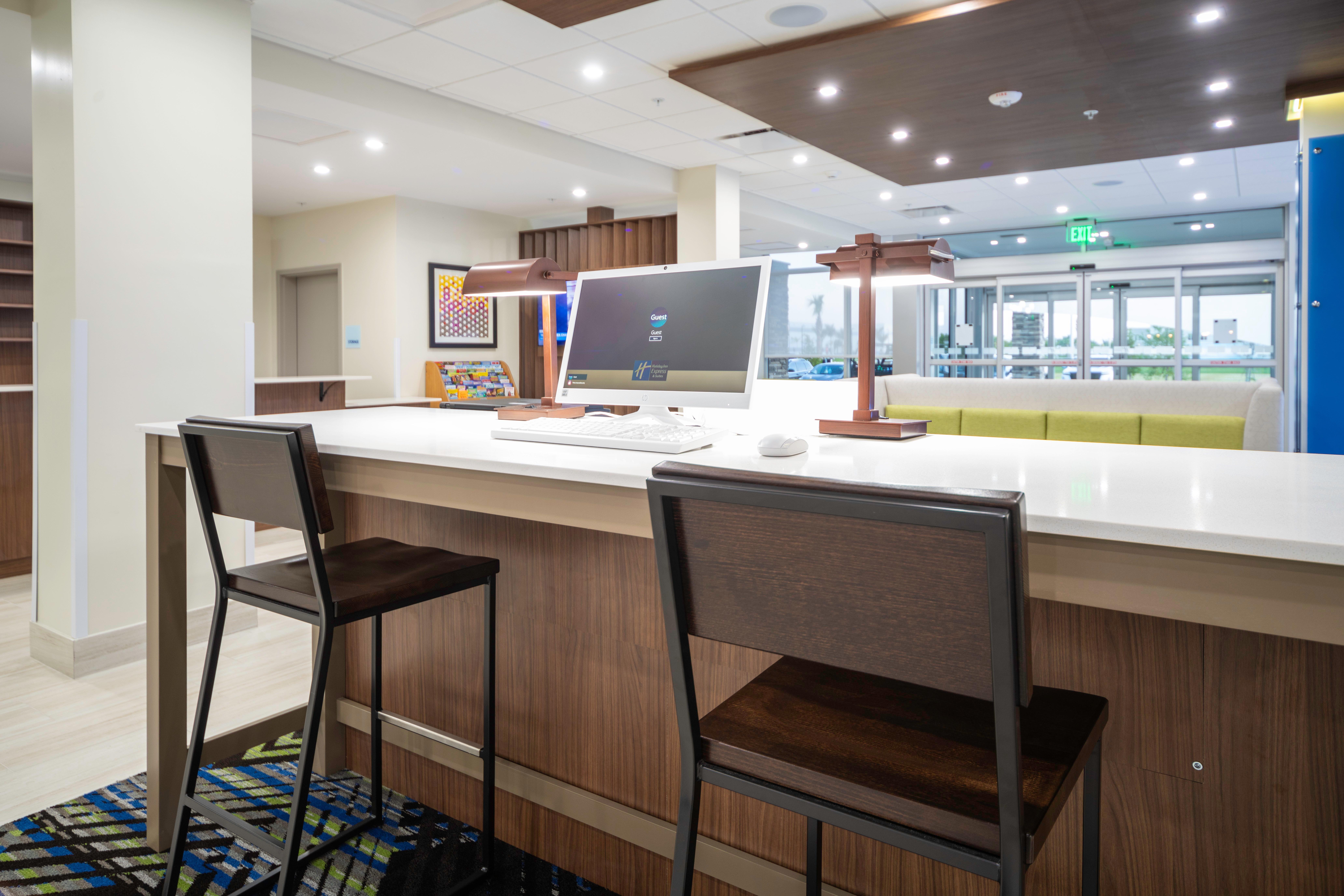 Holiday Inn Express & Suites - Fort Myers Airport By Ihg Екстериор снимка